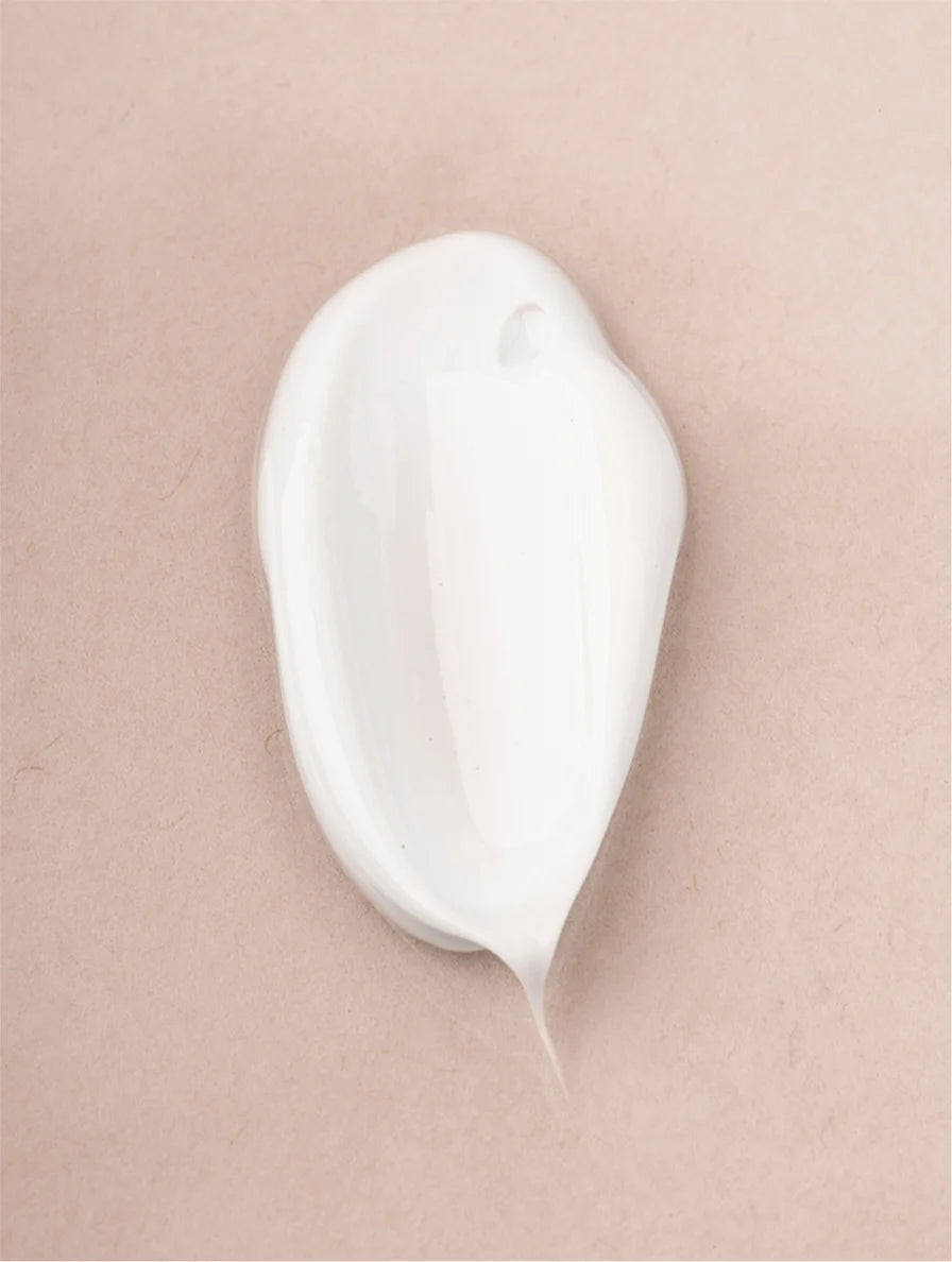 Eclat Soin Body Cream for Dehydrated & Sensitive Skin, showcasing a smooth white texture