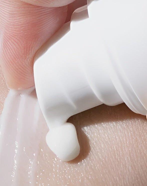 Eclat Soin Calming Eye Cream being dispensed with a smooth texture for soothing skin care