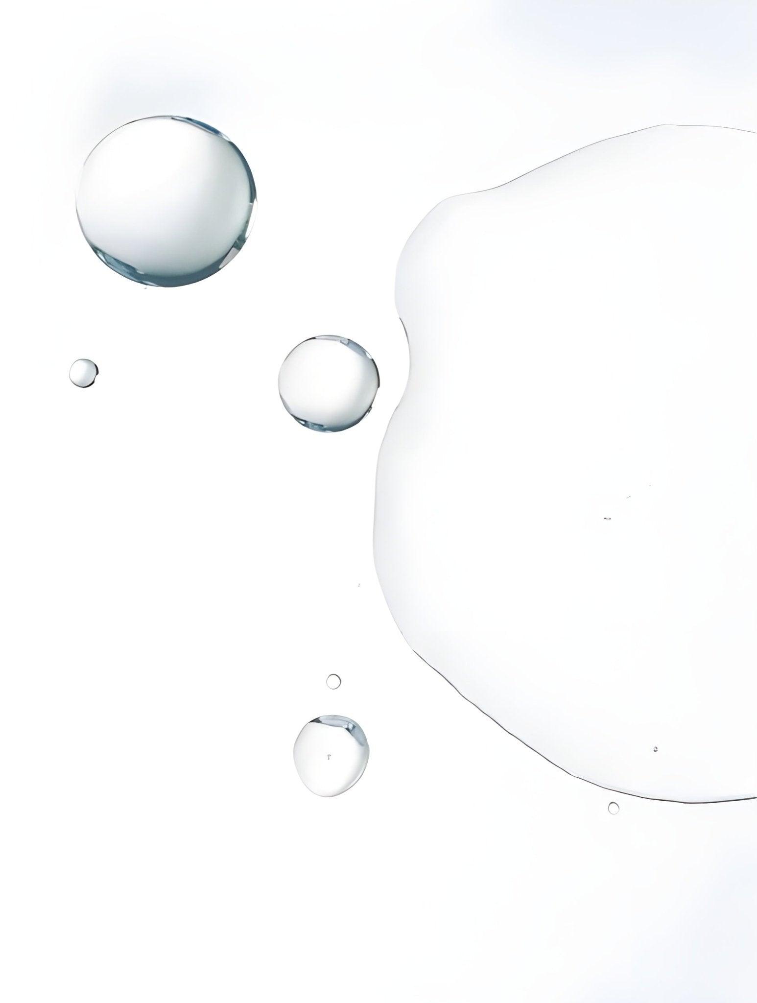 Eclat Soin Glycolic Acid Liquid Exfoliator with lightweight texture and smooth application