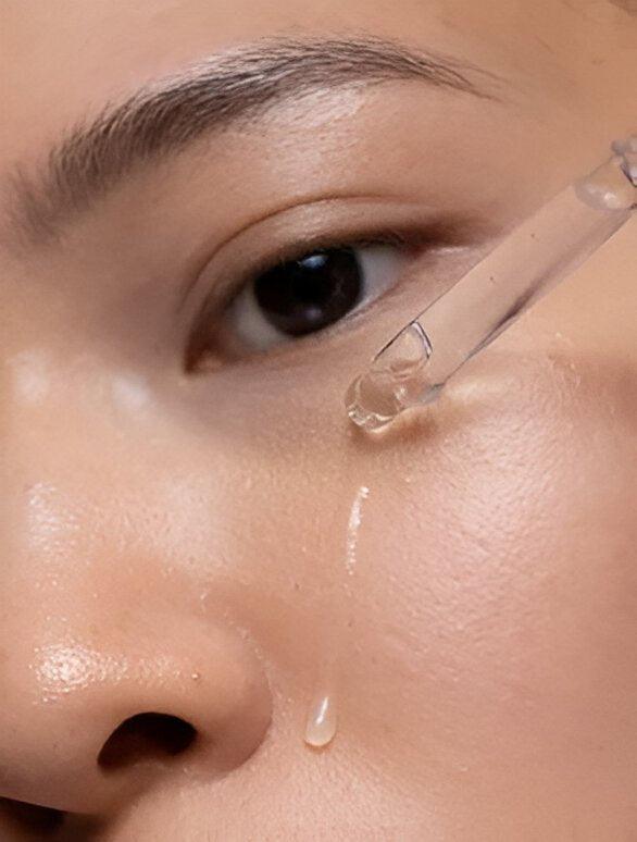 Eclat Soin Lactic Acid Exfoliator being applied to the skin for a smooth, radiant complexion