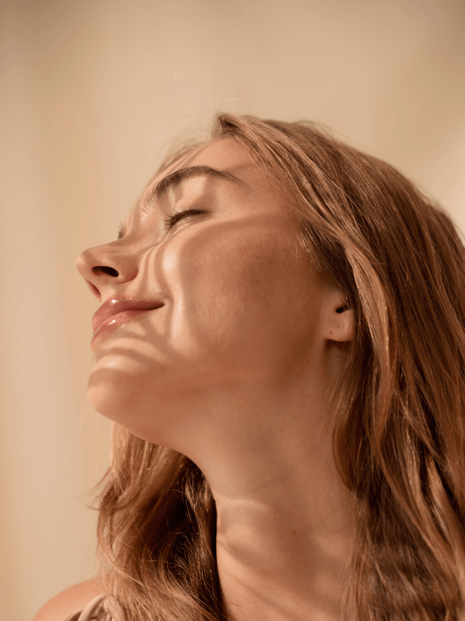 Eclat Soin Mineral SPF30 Sunscreen SPF30 without tint applied on glowing skin