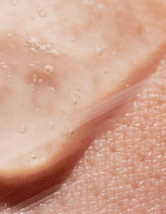 Eclat Soin Oil-Free Hydrating Gel with a light texture for hydration and freshness on skin